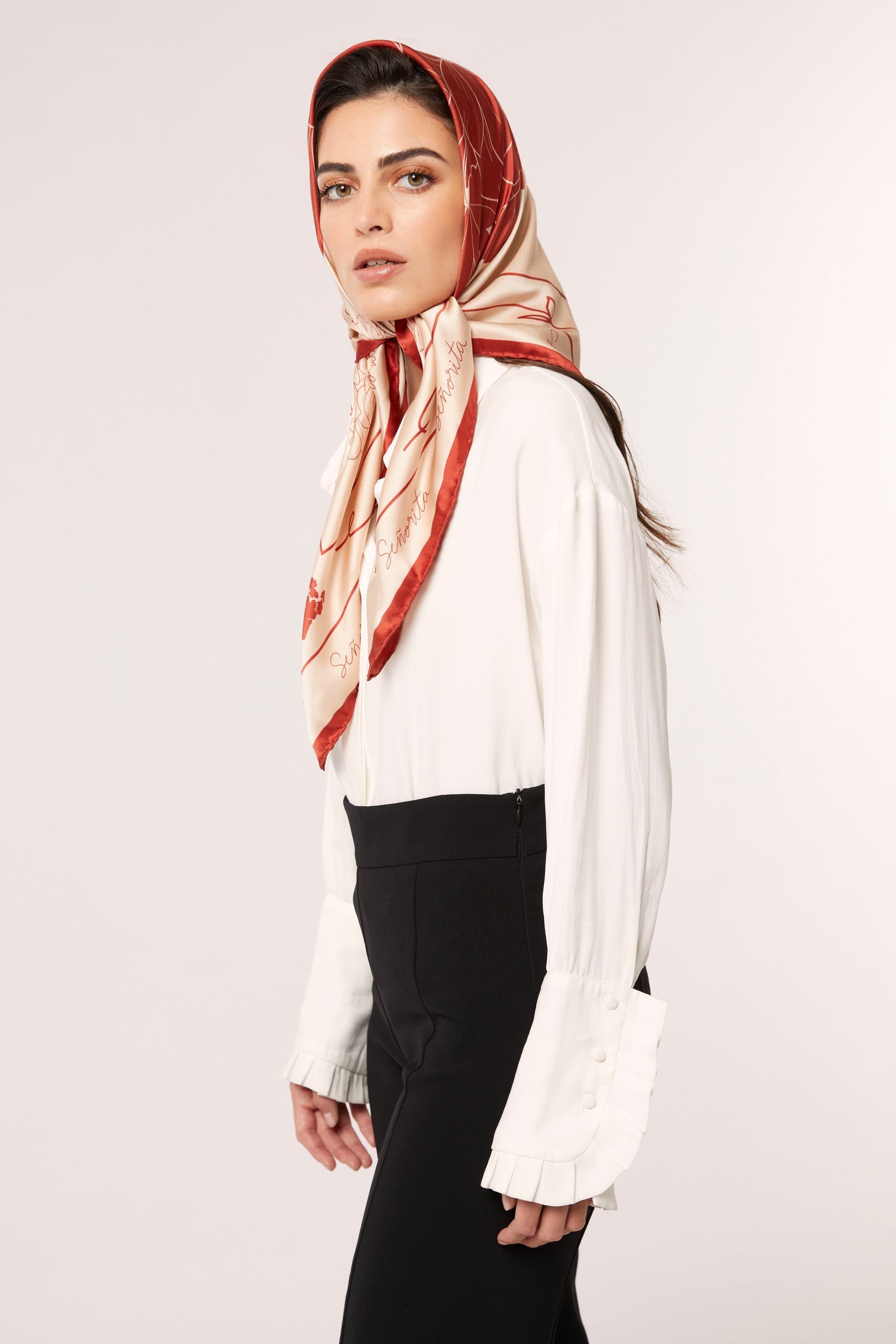 LUISA RED SCARF – Señorita